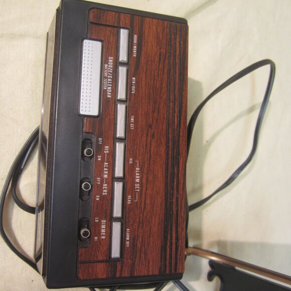 VTG KMC DIGITAL ALARM CLOCK KMC 907A - Picture 6 of 7